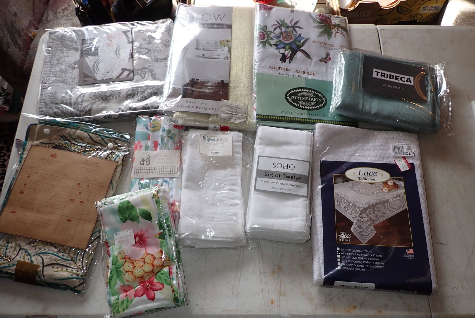 Tablecloths Linens Towels Napkins (1 of 5)