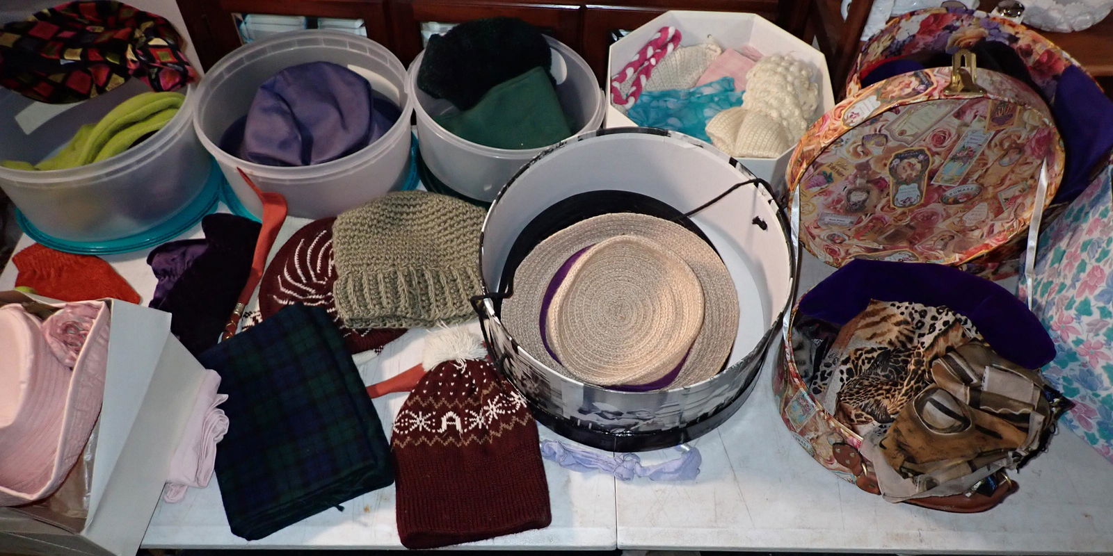 2 Tables of Womens Hats Gloves Scarves & Misc (1 of 13)