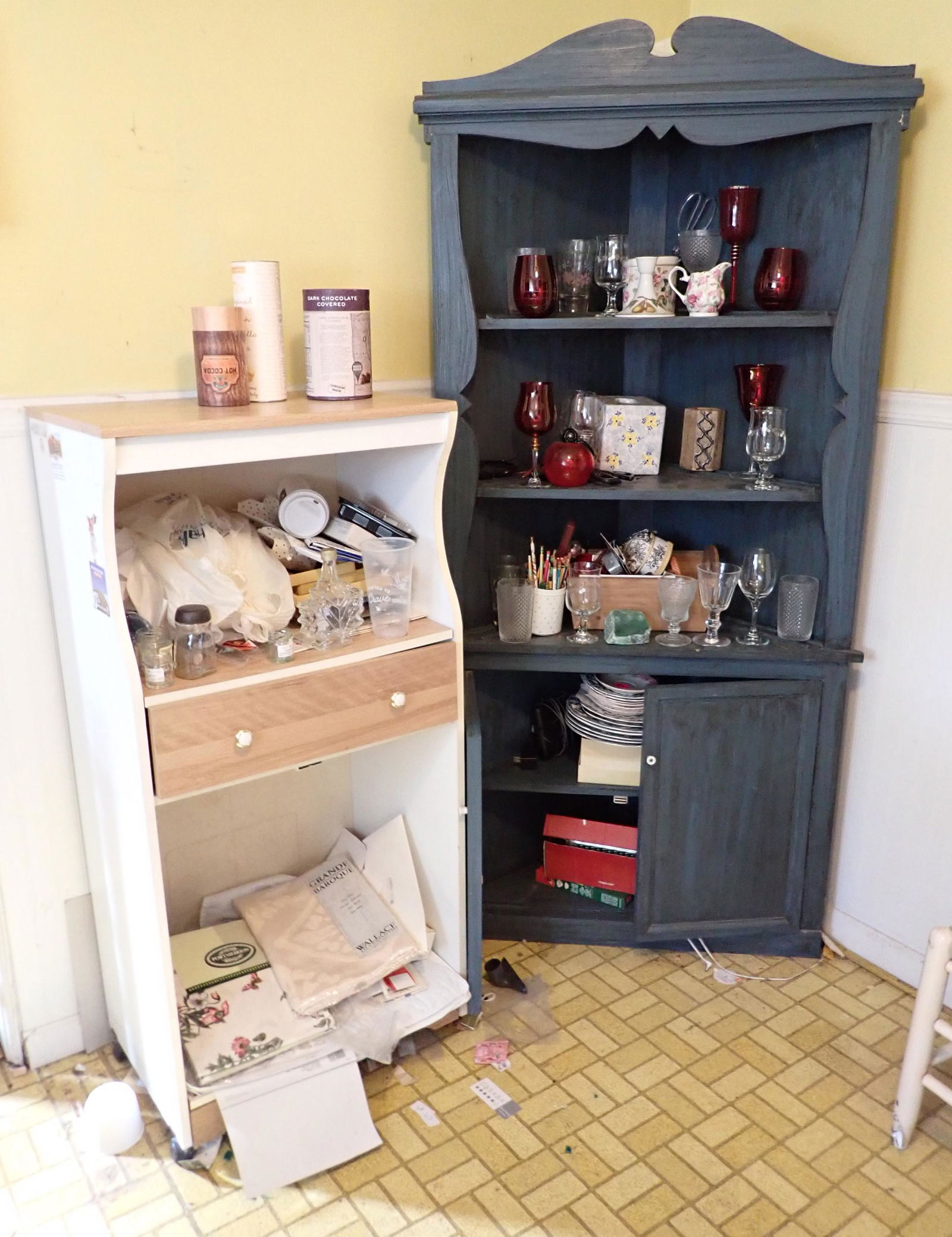 Corner Cabinet Kitchen Cabinet & Misc (1 of 9)