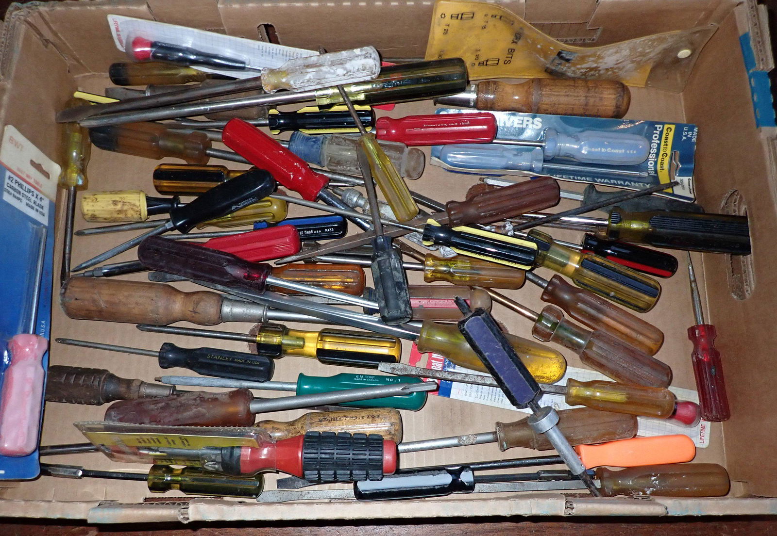 Lot of Vintage Screw Drivers (1 of 5)