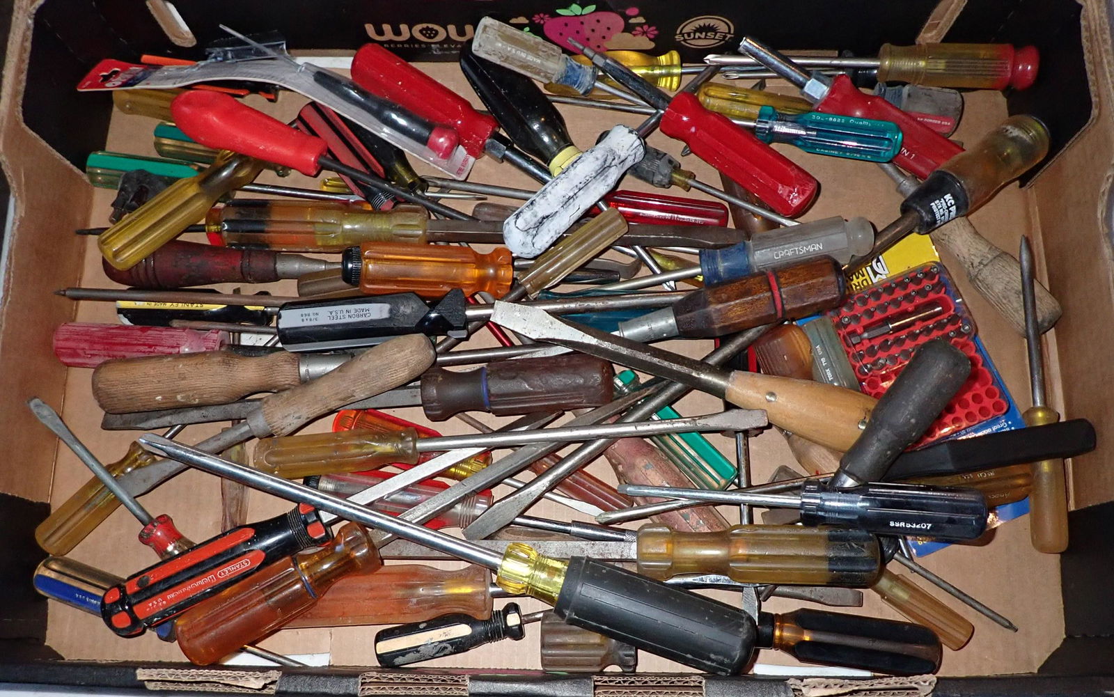 Large Lot of Vintage Screw Drivers (1 of 2)