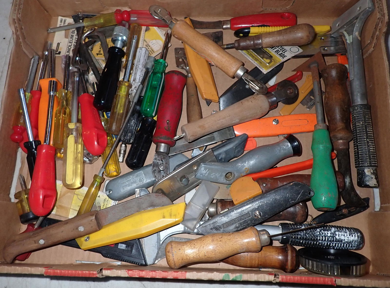 Nut Drivers Scrapers Razor Knife (1 of 1)