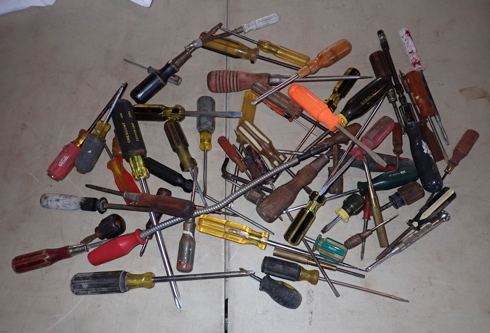 Misc Vintage Screw Drivers (1 of 4)