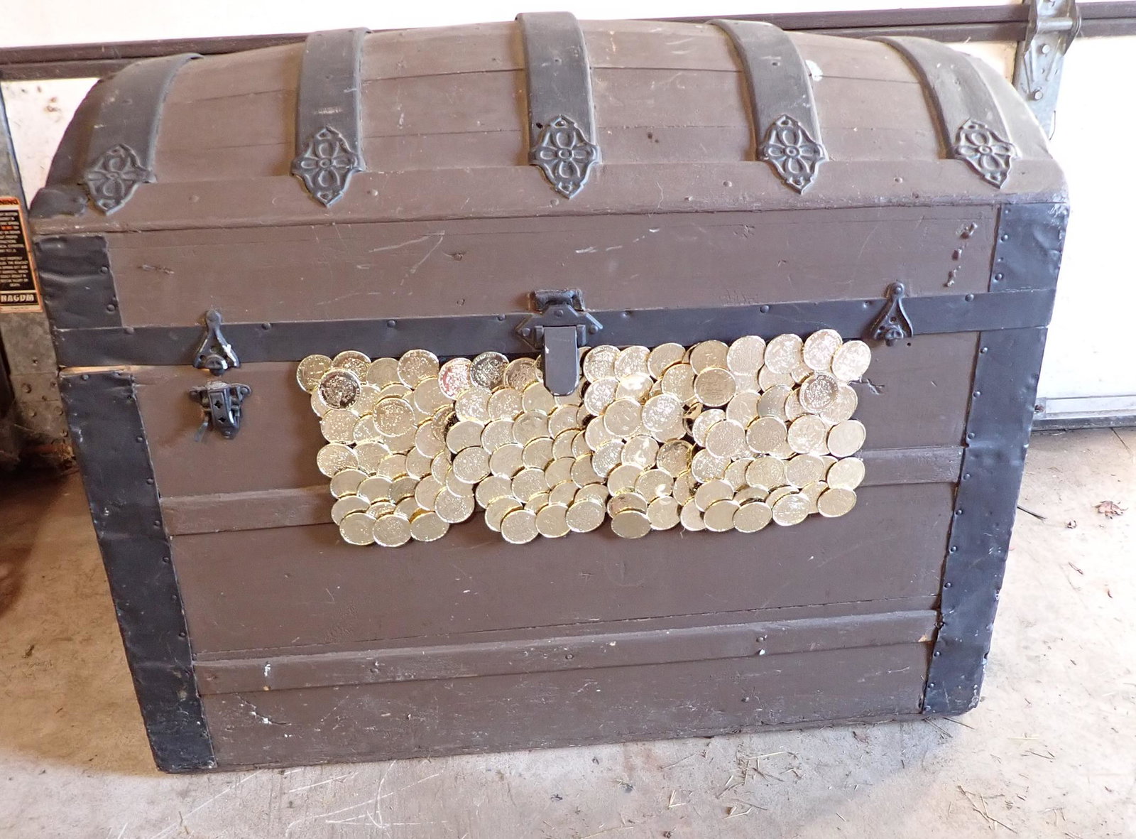 Animated / Pneumatic Pirate Chest w/ Skeleton (1 of 10)