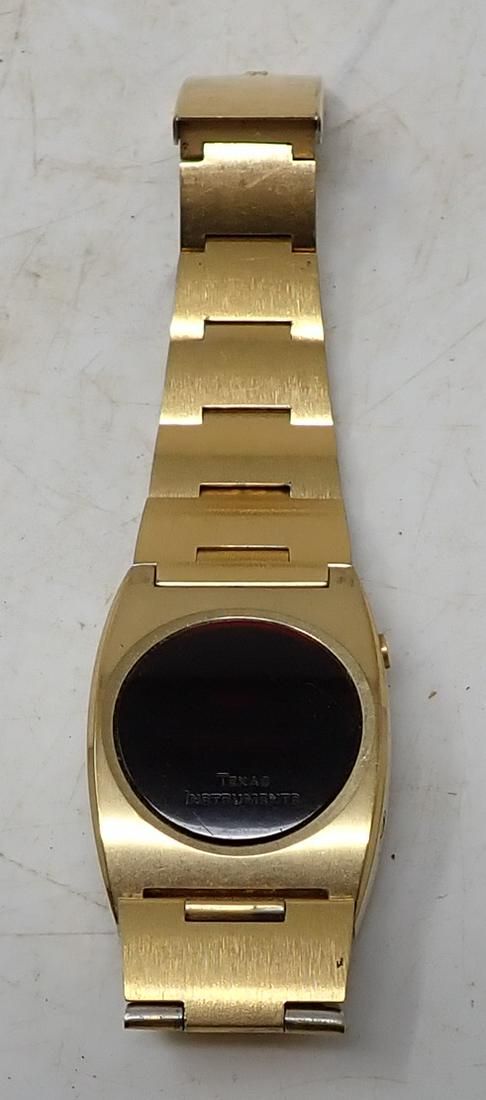 Vintage Texas Instruments Red LED Faced Watch (1 of 3)