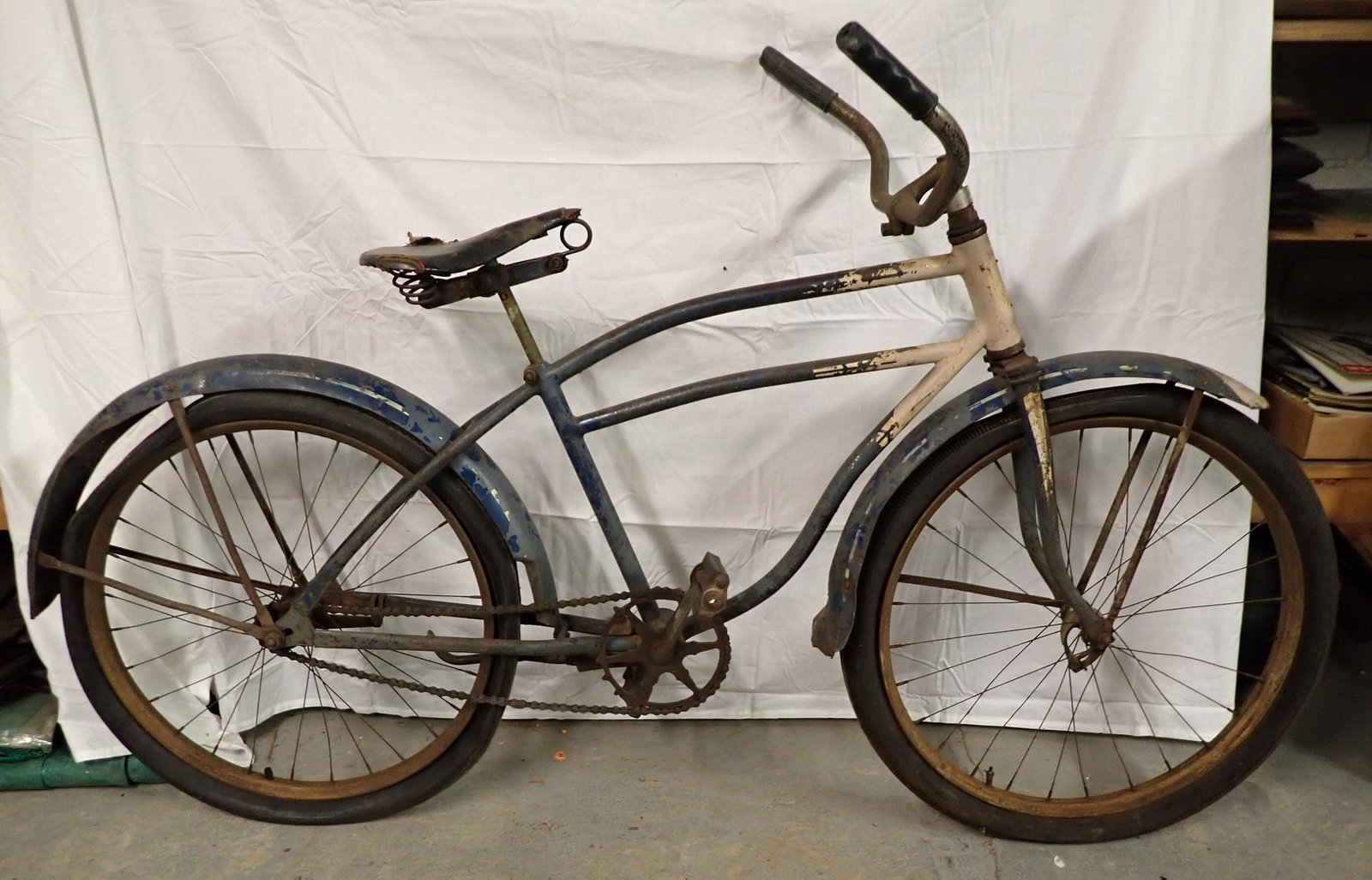Antique Bicycle: Mens bike