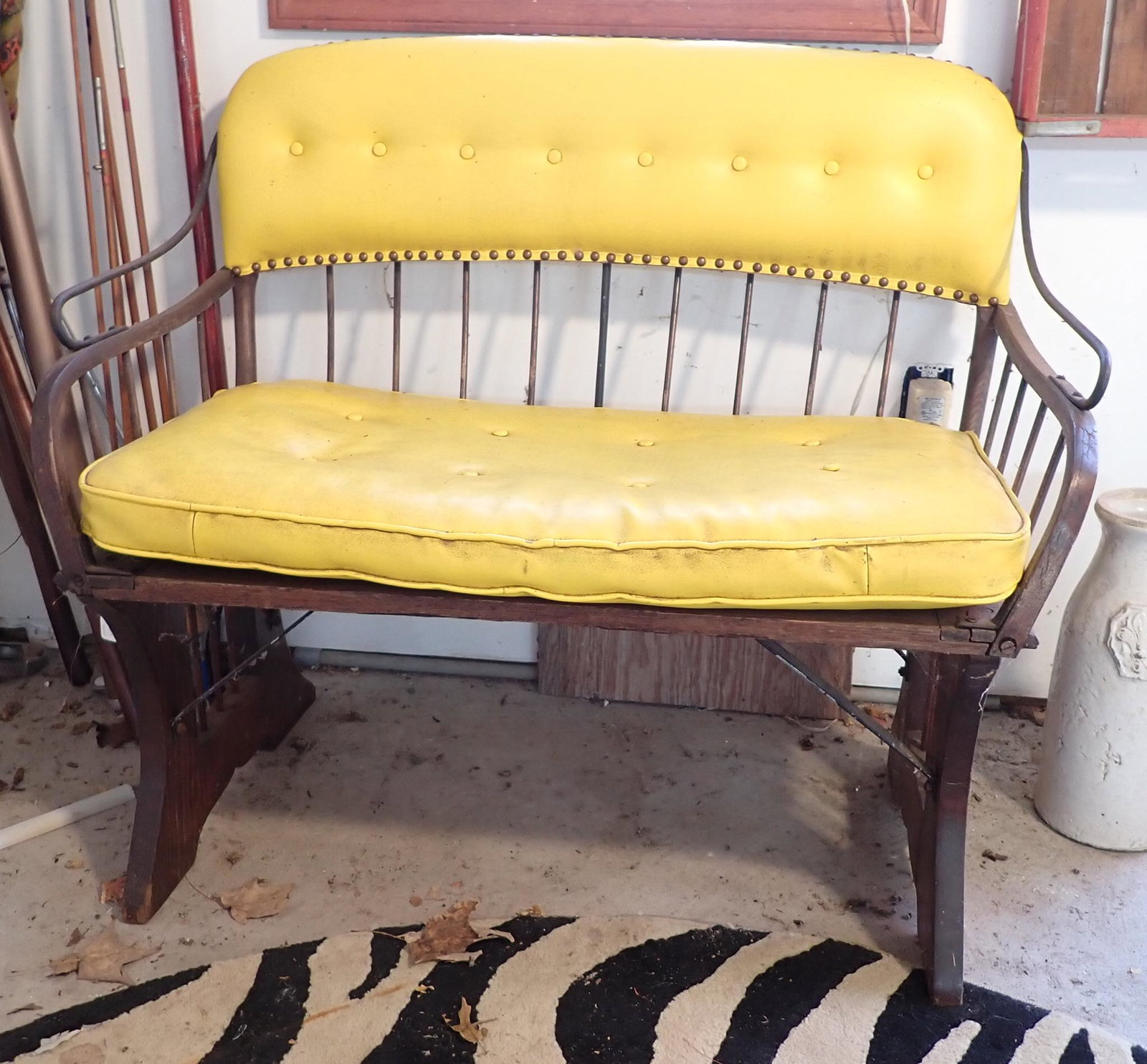 Vintage Buggy Seat (1 of 3)