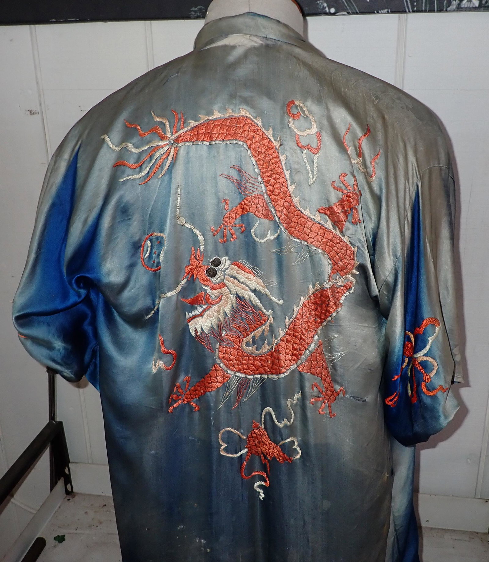 Chinese Silk Robe w/ Embroidered Dragons (1 of 12)
