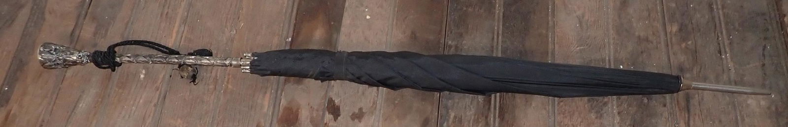 Umbrella with Victorian " Brooch " Handle (1 of 4)