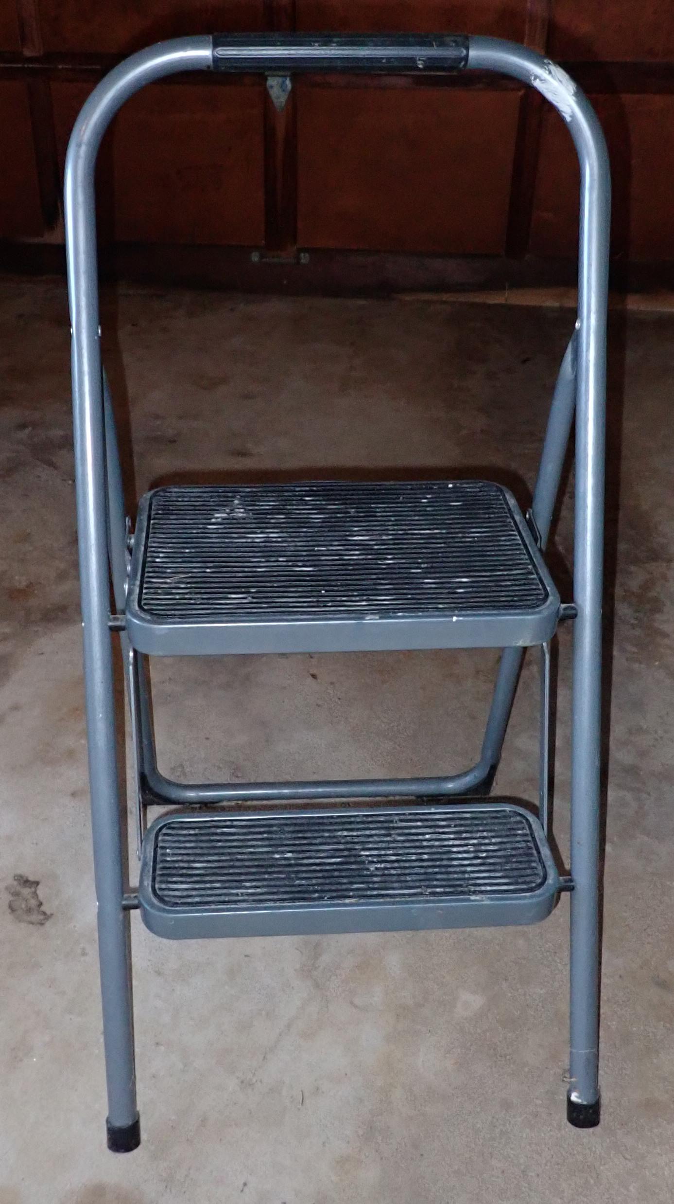 Easy Reach Step Ladder (1 of 2)