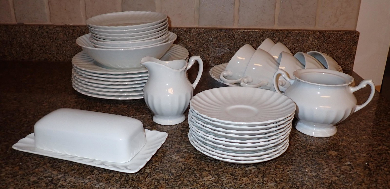 38 pcs J&G Meakin Classic White Dinnerware (1 of 3)