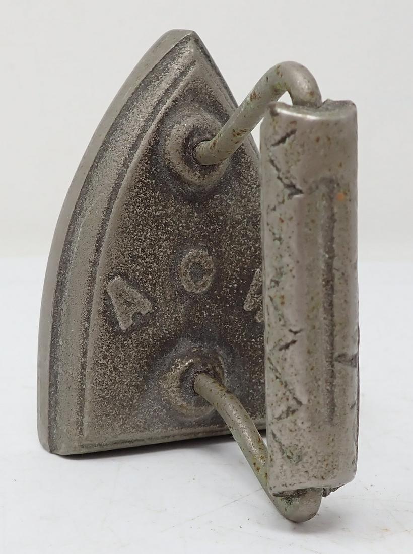 Miniature ACW Cast Iron Sad Iron (1 of 3)