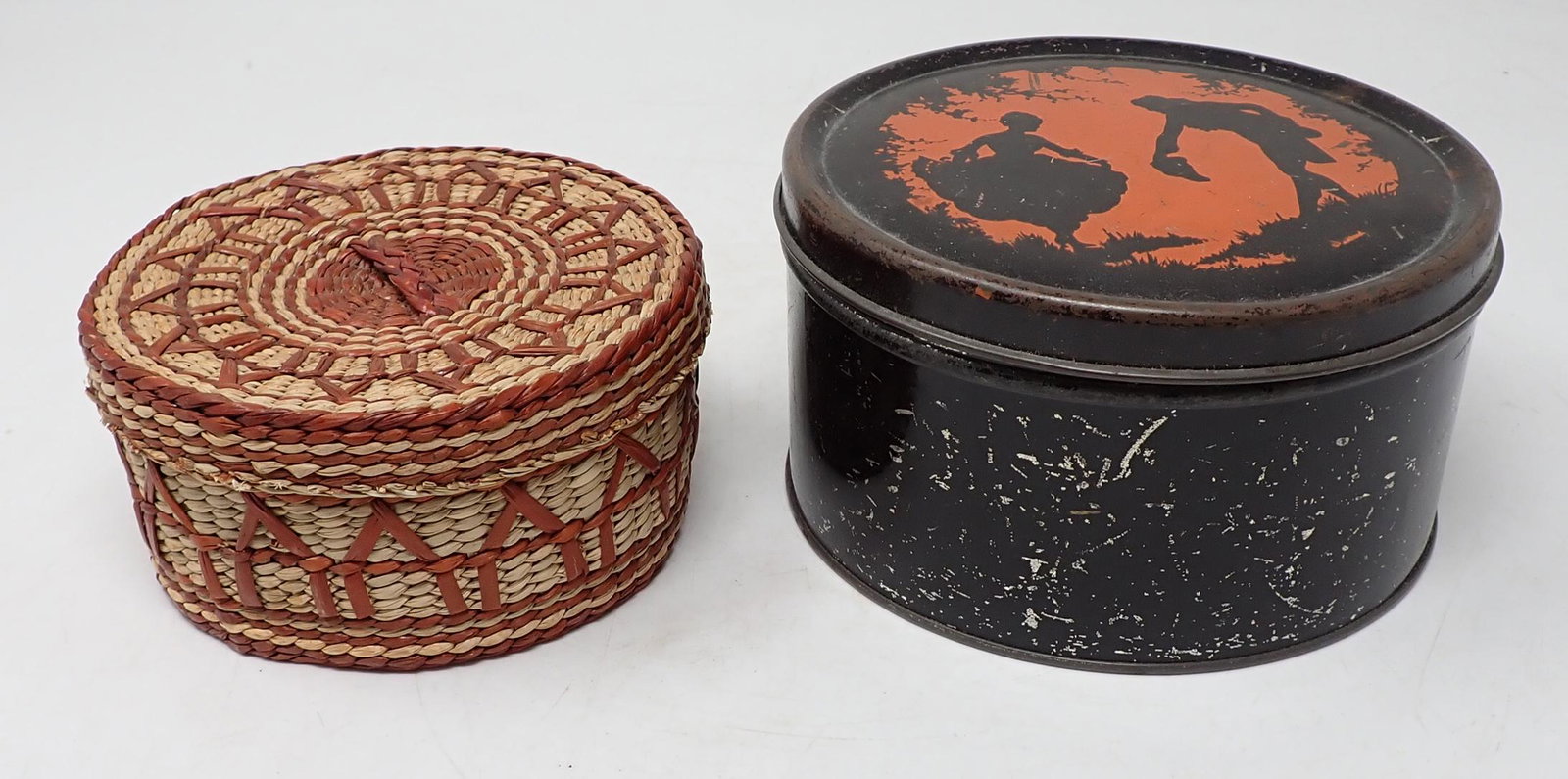 Sewing Basket Buttons Tin & Misc (1 of 3)