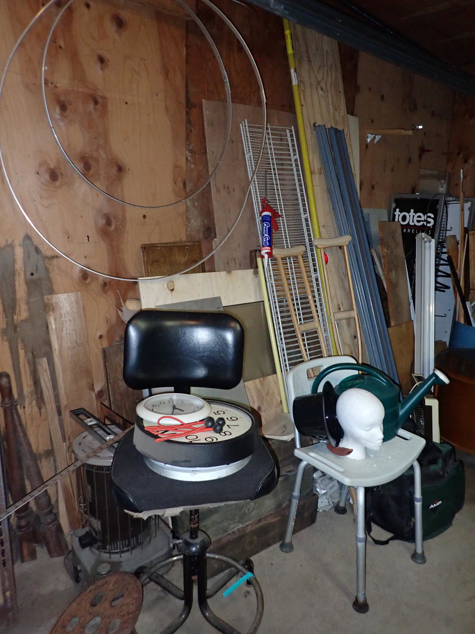 Scrap Lumber & Misc Garage Contents (1 of 14)