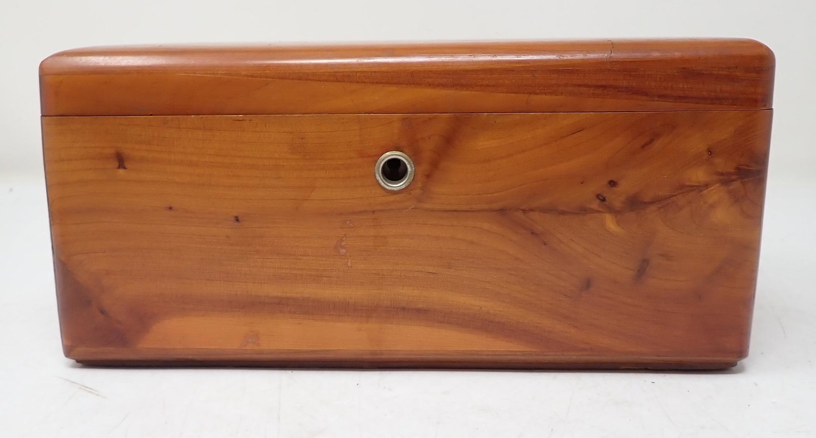Lane Sanders Furniture Miniature Cedar Chest: Approx 4 1/2" x 9" x 4" tall