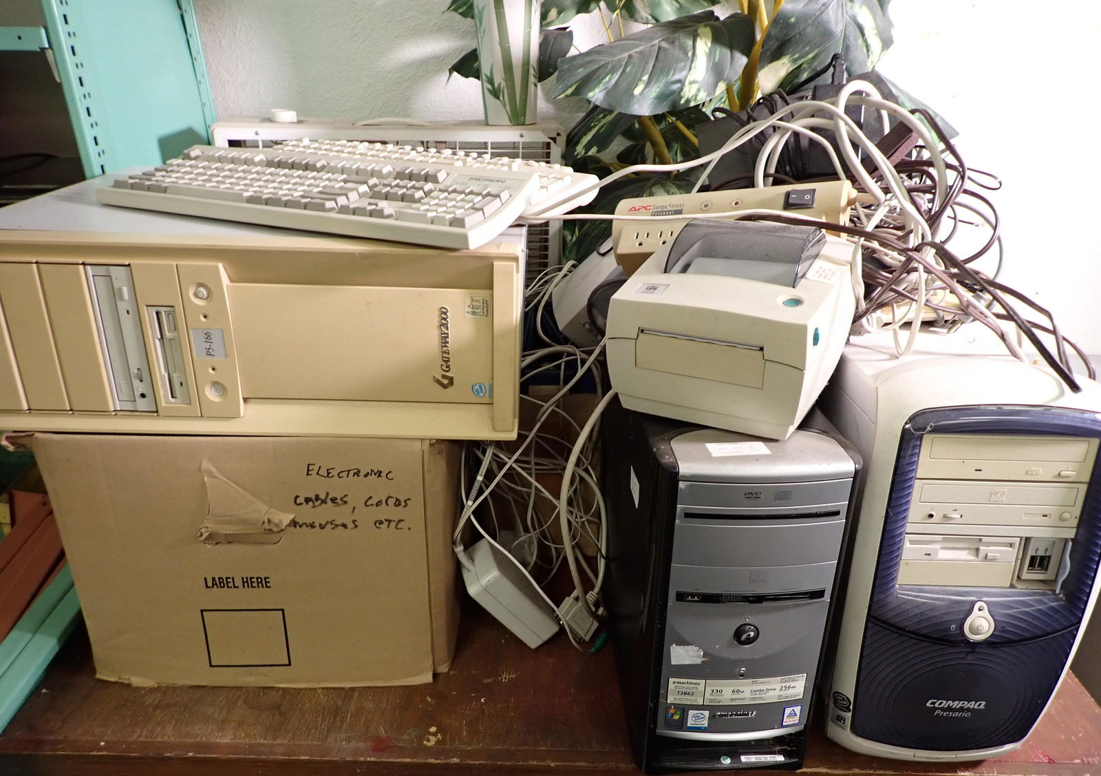 Computers Keyboards Speakers Electronic Cords (1 of 4)