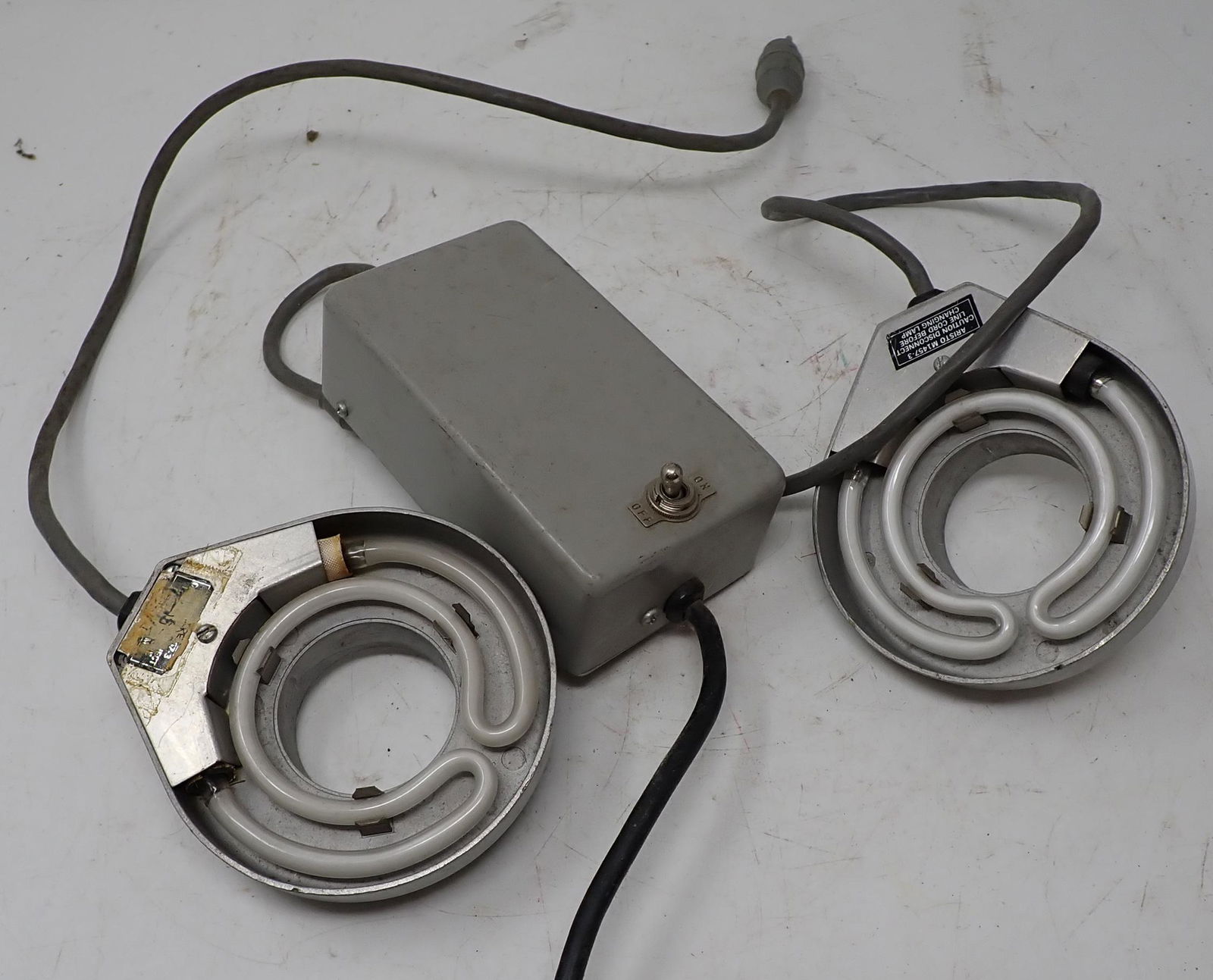 Aristo M1457-3 Bausch & Lomb Microscope Lights (1 of 3)
