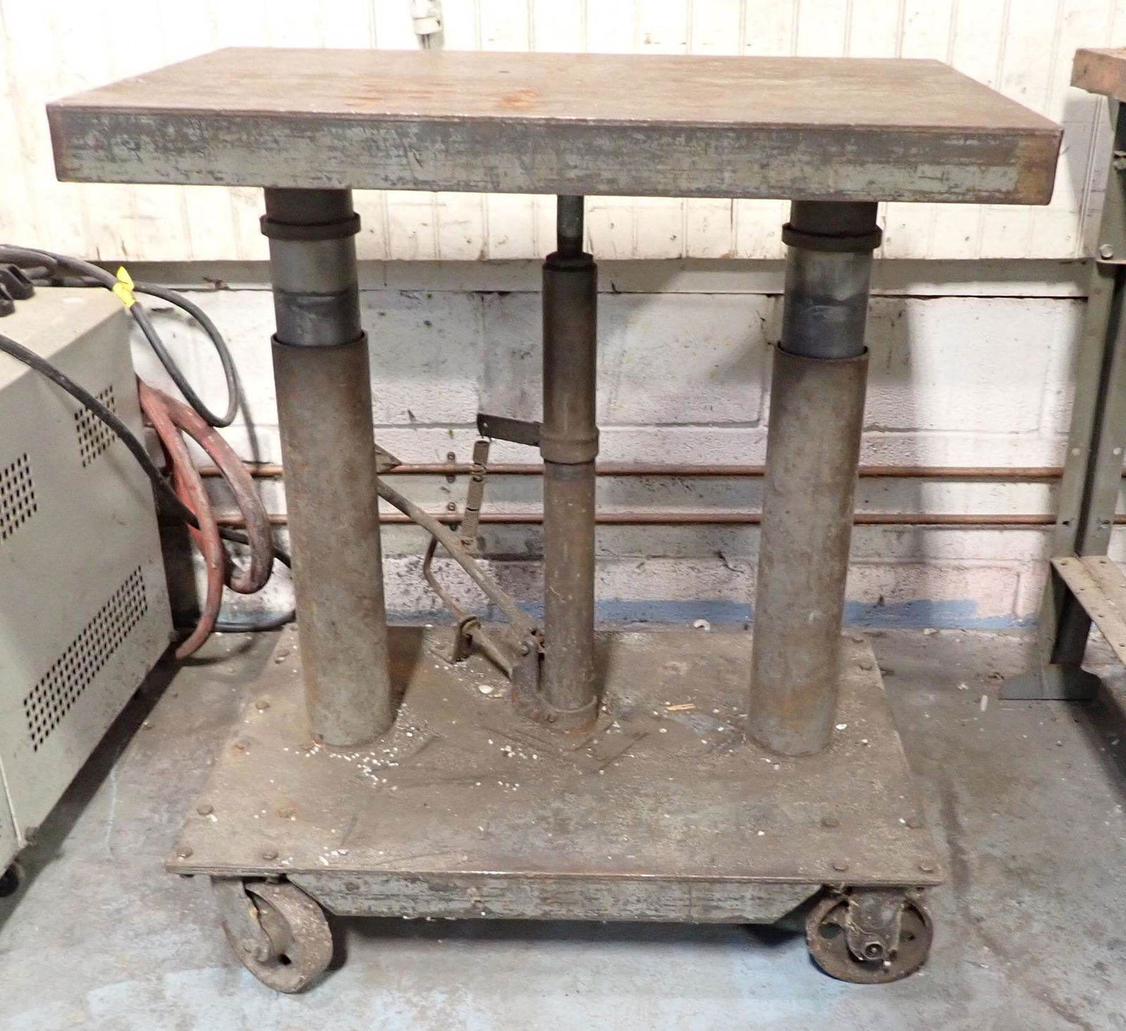 Steel Industrial Hydraulic Lift Table (1 of 3)