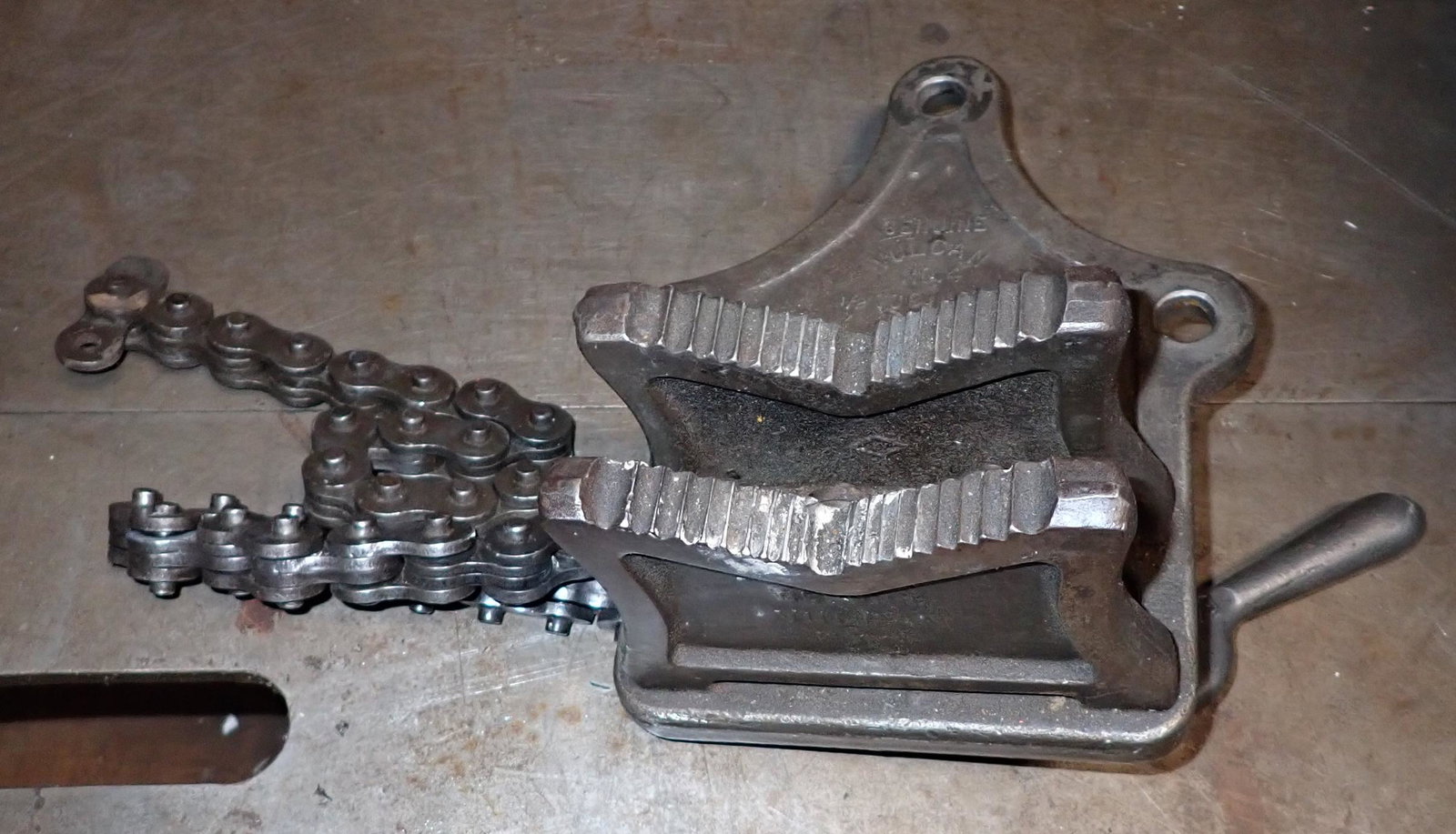 JH Williams Vulcan No 4 Pipe Vise (1 of 4)