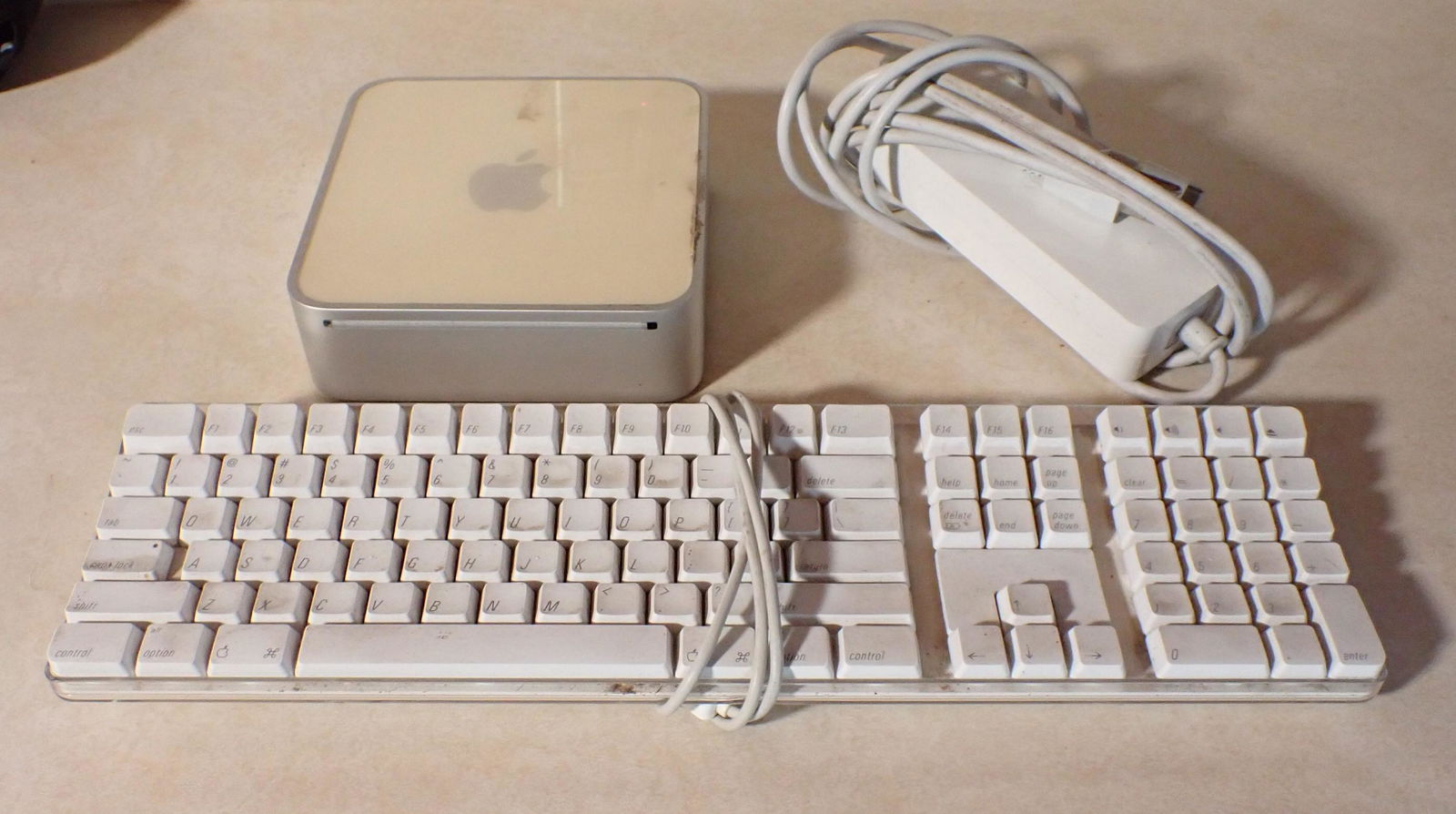 Apple Router Keyboard & Misc (1 of 5)