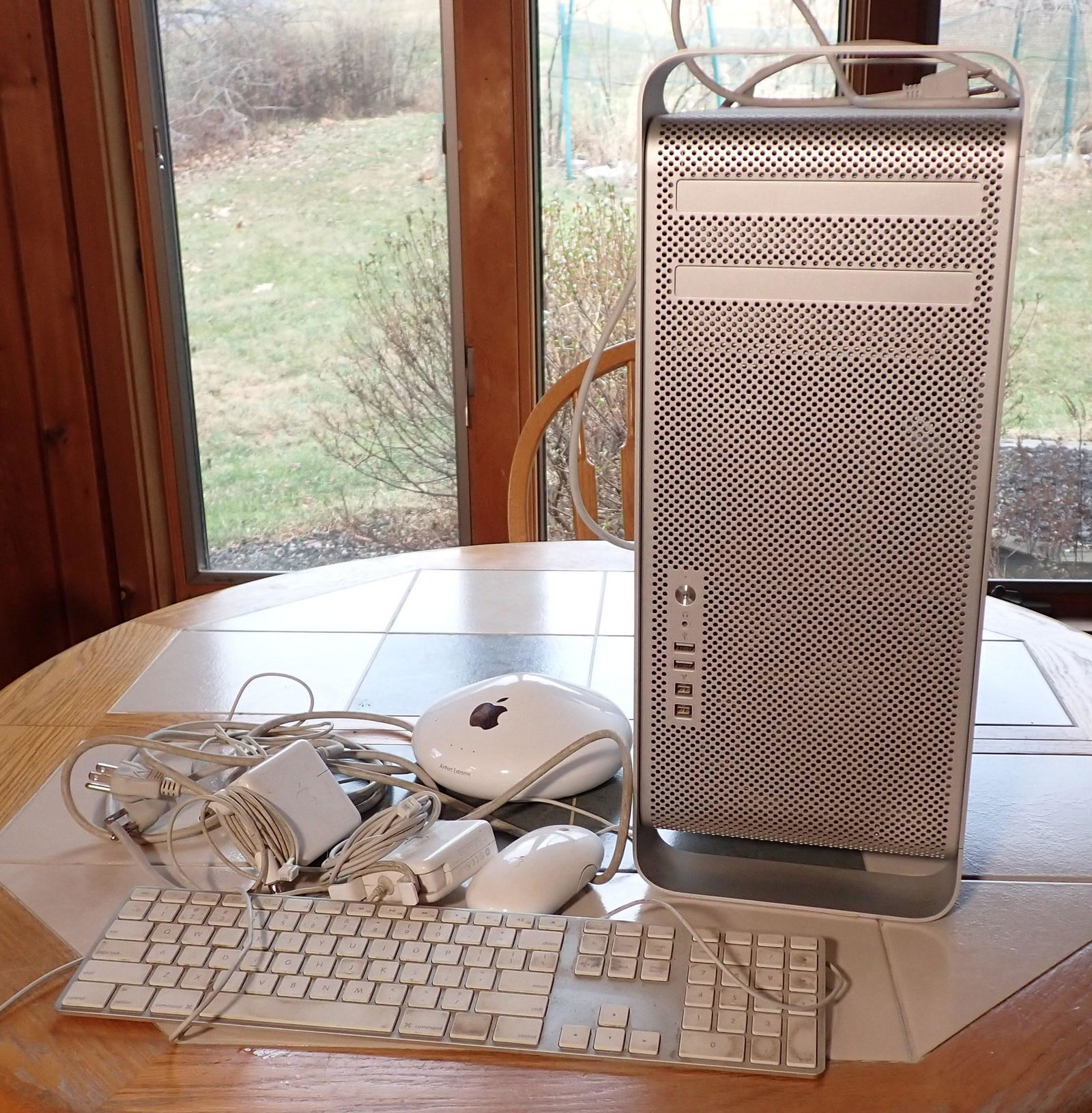 Apple Keyboard Router & Misc (1 of 6)