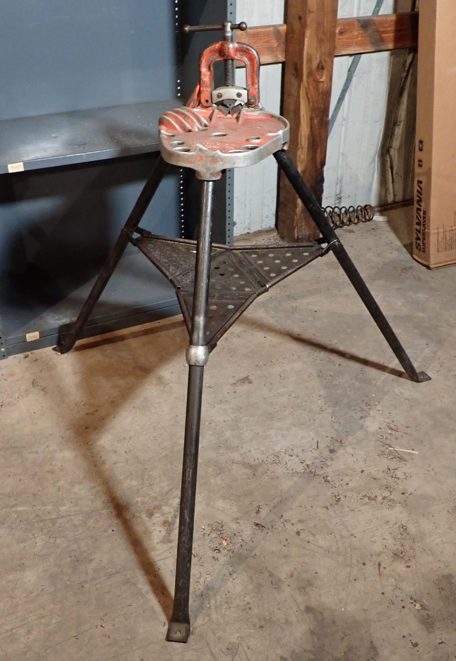 Rigid No 40a Tristand Pipe Vise (1 of 4)