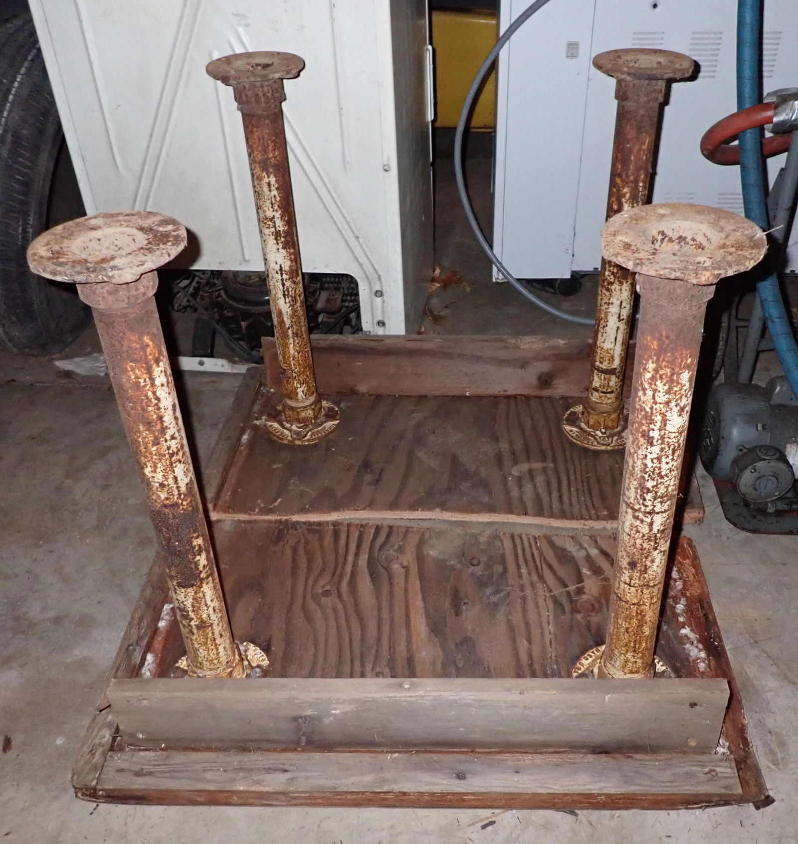 4 Cast Iron Industrial Legs (1 of 2)