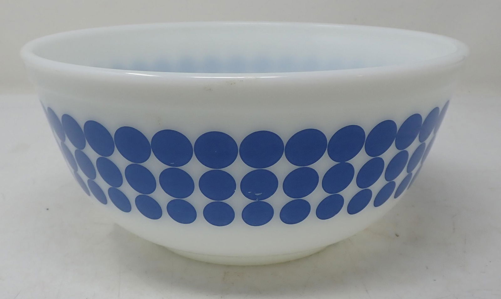 Pyrex dots shop mixing bowls
