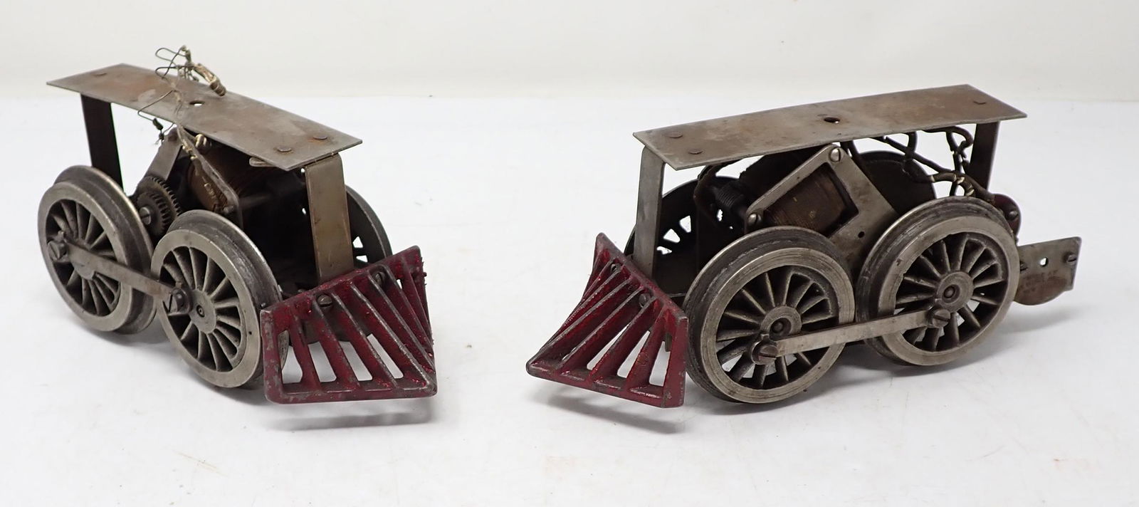 2 Train Locomotive Engines / Motors (1 of 7)