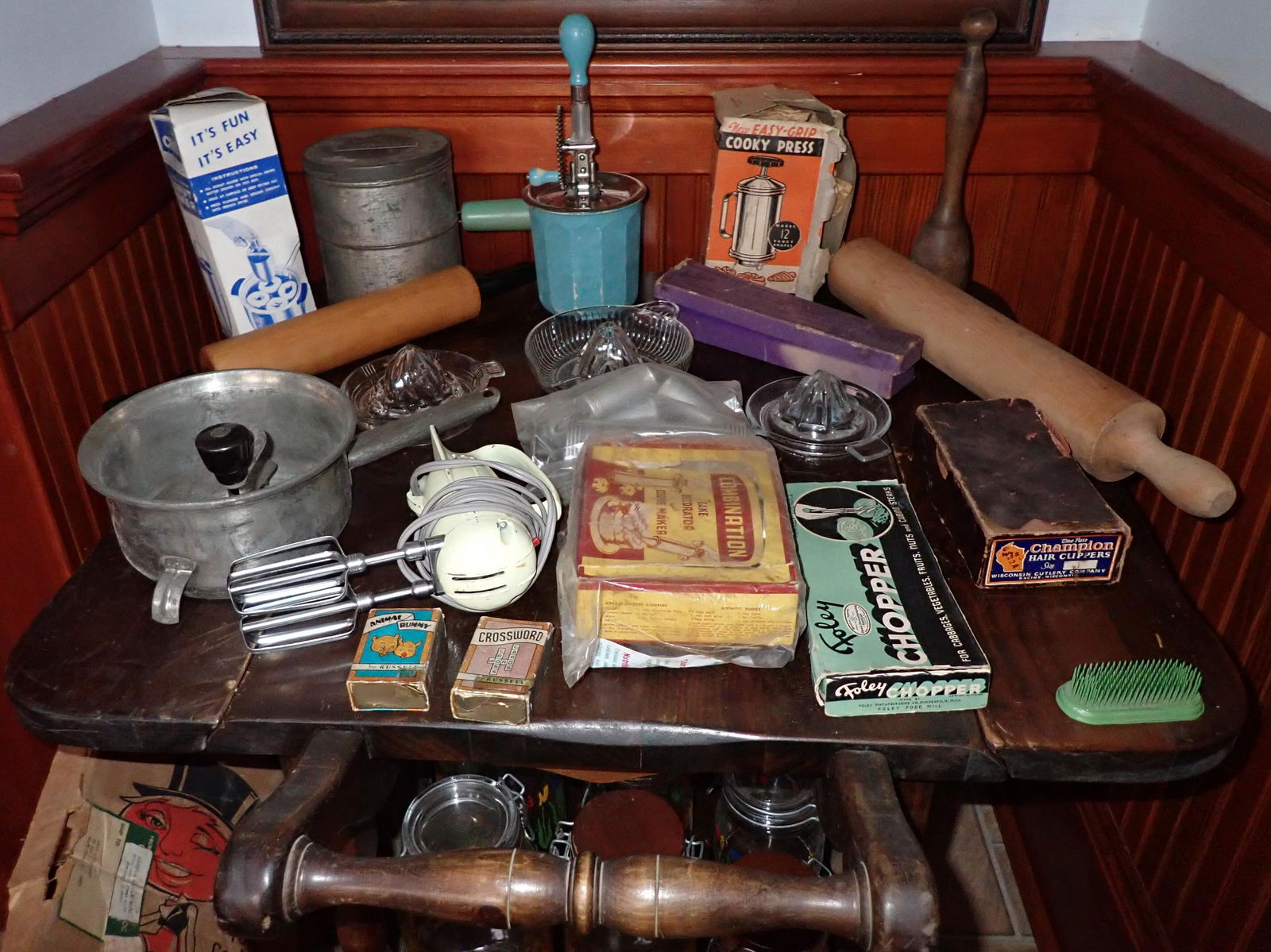 Primitive & Vintage Kitchenware (1 of 7)