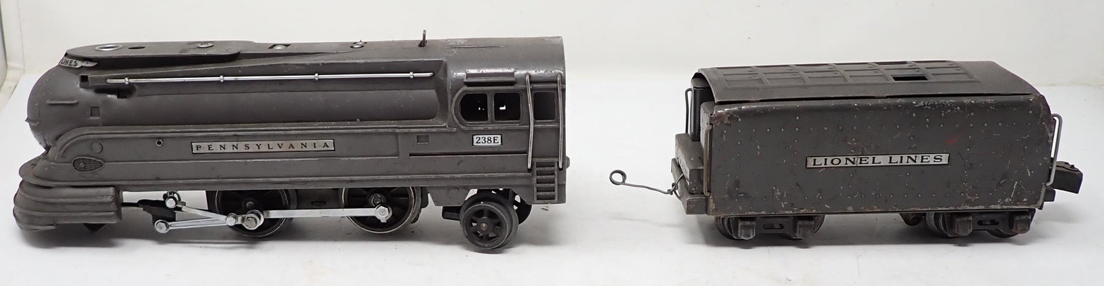 Lionel Pennsylvania 238e Locomotive & Tender: Getting both