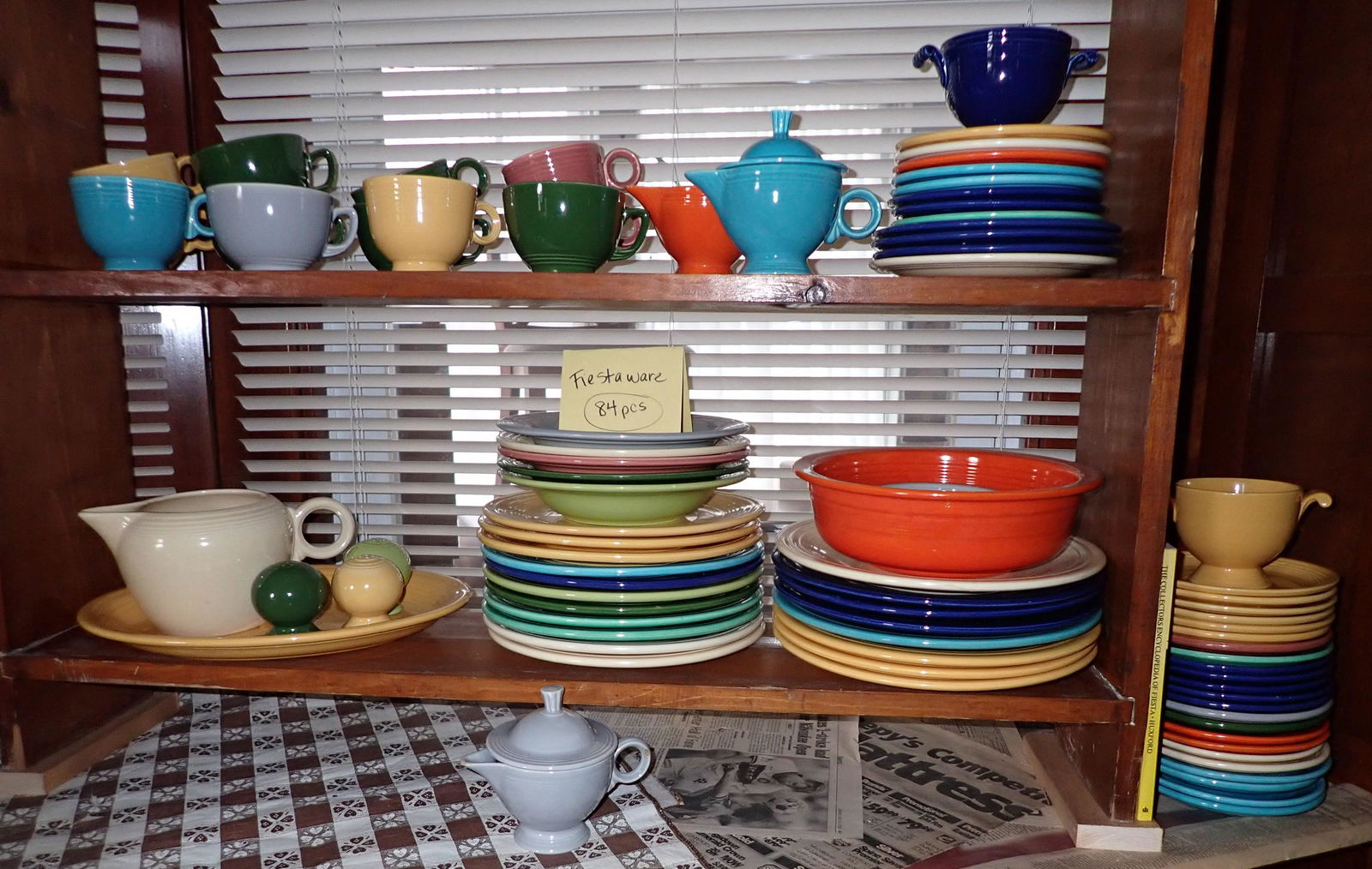 Approx 83 Pcs Fiesta & Book (1 of 8)