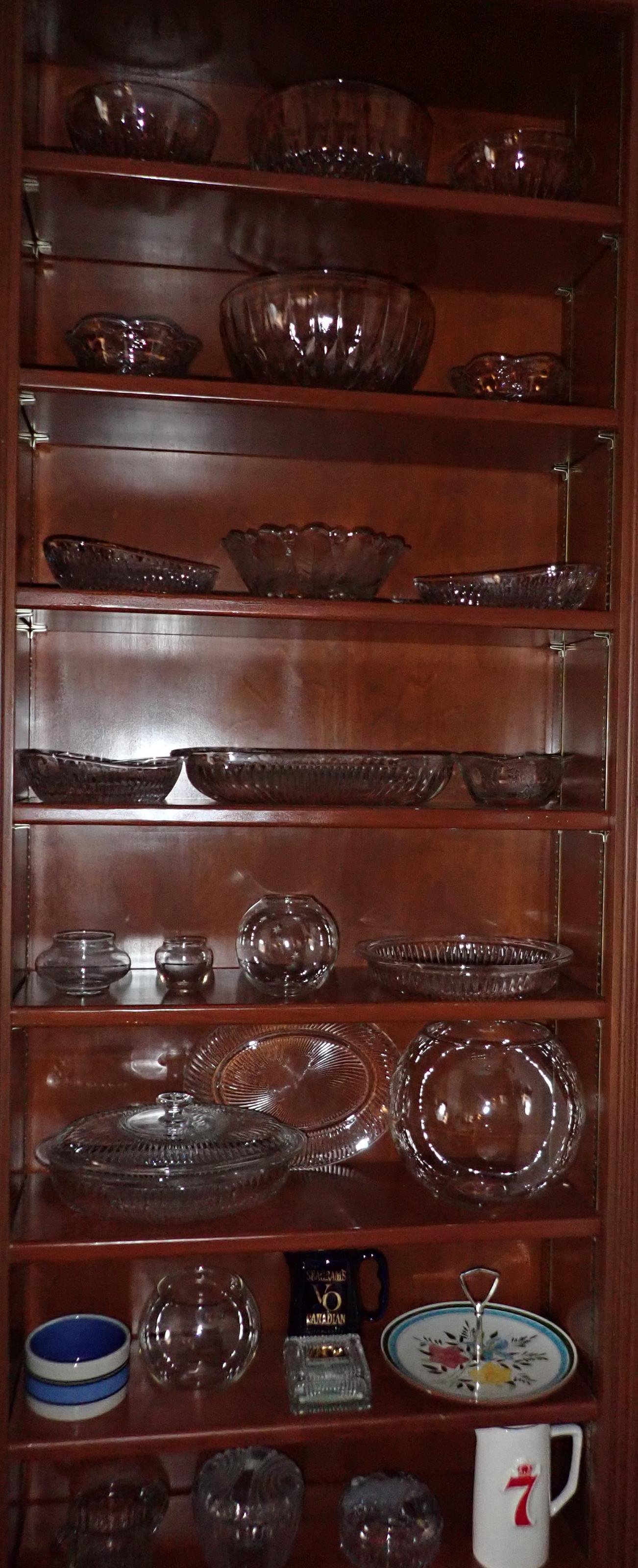 Glassware & Misc Shelving Unit Contents (1 of 7)