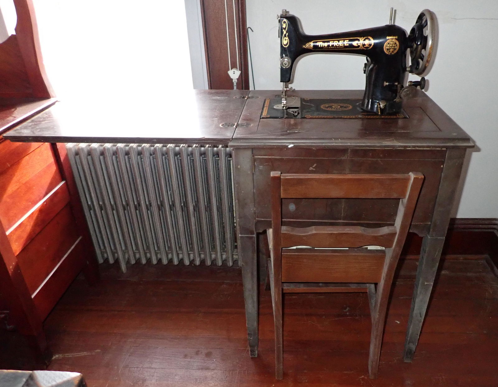 Westinghouse Free Sewing Machine (1 of 10)