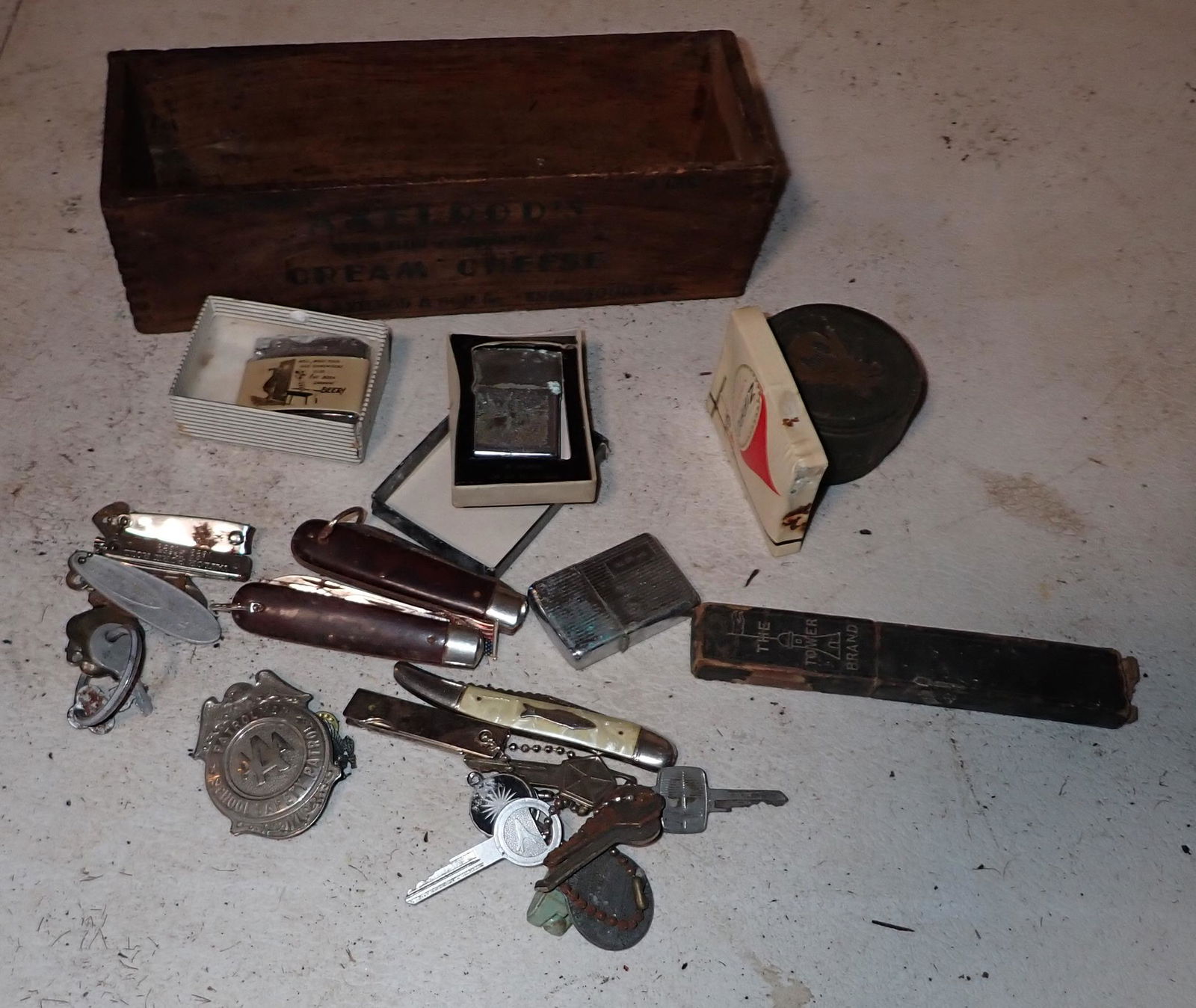 Cheese Box Lighters Knives & Misc (1 of 7)