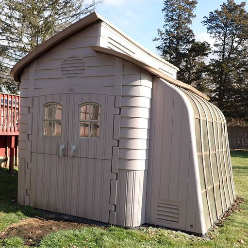 Smart Gardeners Greenhouse /