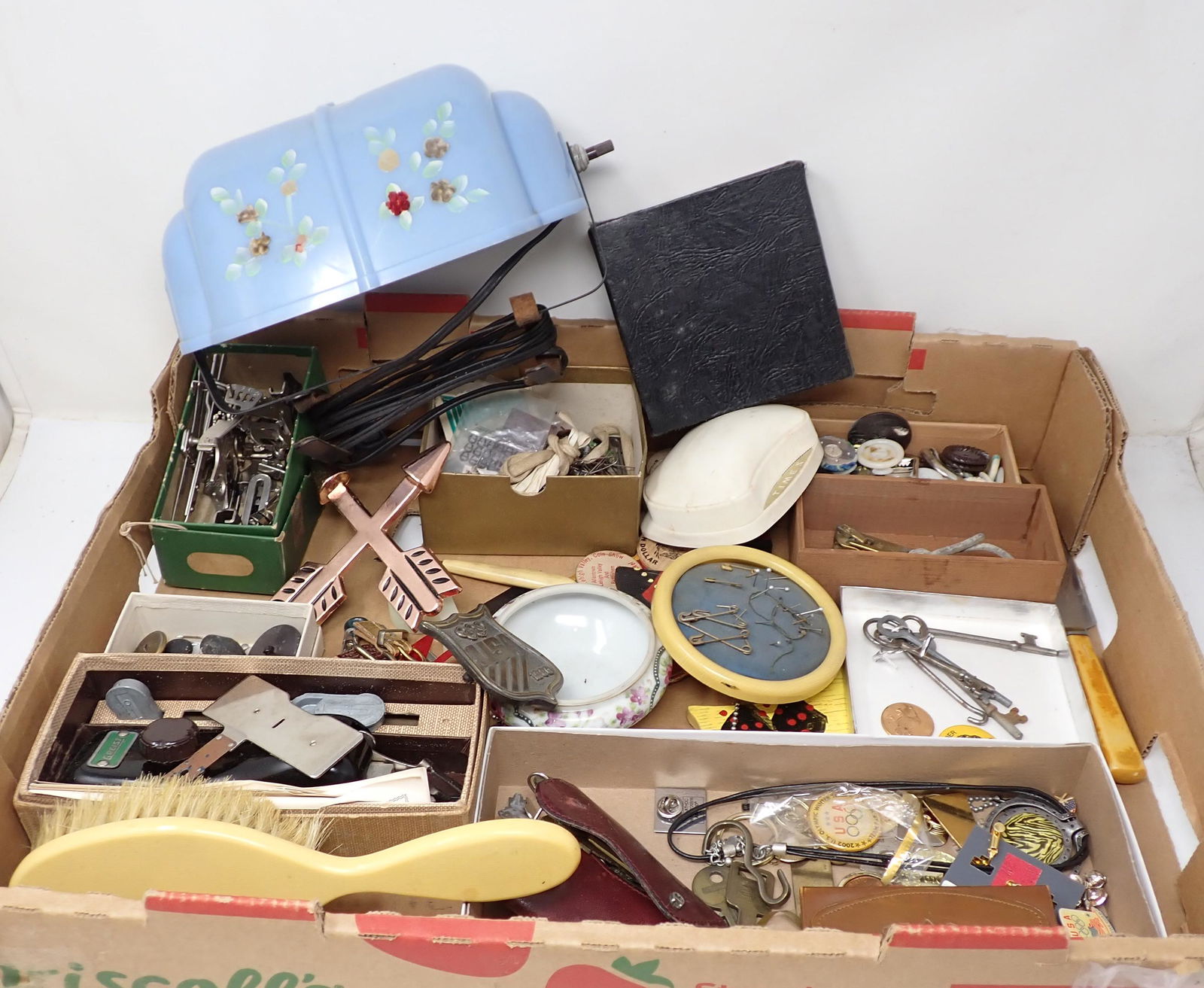 Sewing Skeleton Keys Buttons Misc Box Lot (1 of 6)