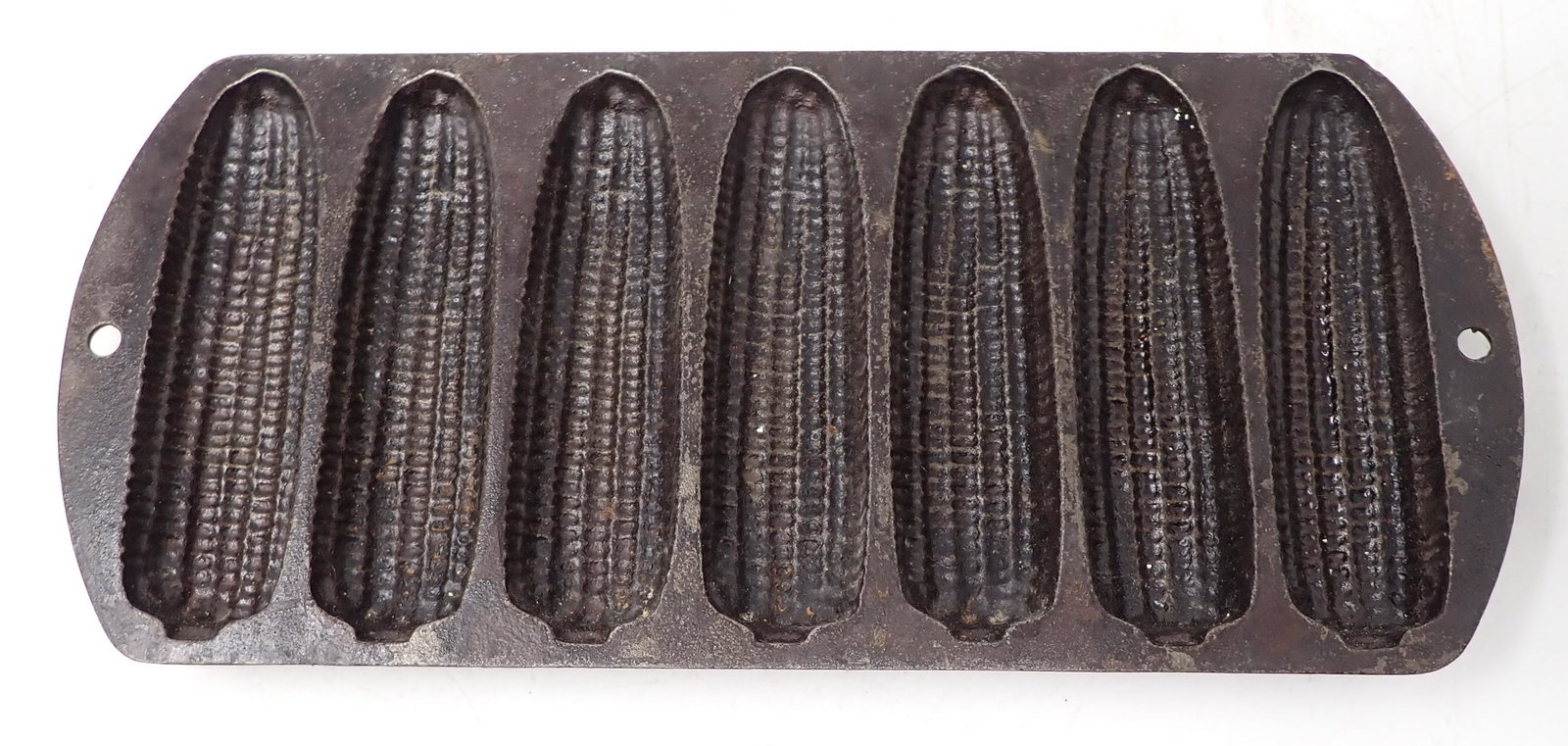Cast Iron Lodge 27C2 Corn Mold (1 of 3)