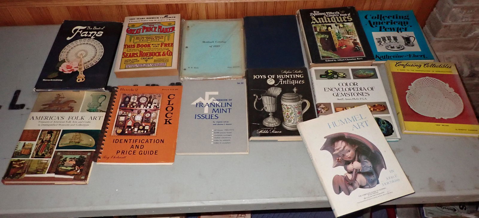 Antique Reference Books Folk Art Fans Clocks Hummels (1 of 5)