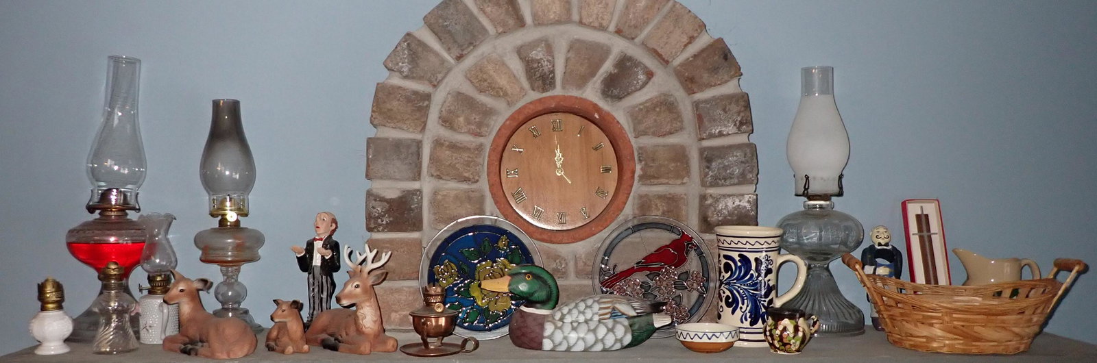 Oil Lamps Figurines Misc Mantle Contents (1 of 5)