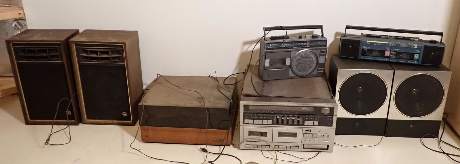 United Audio Turntable Stereos & Speakers (1 of 7)