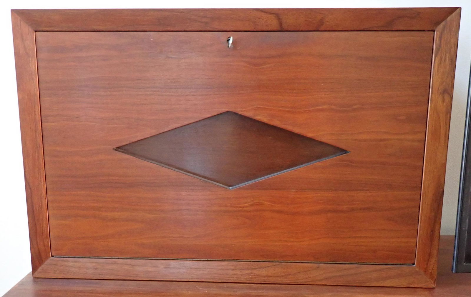 Lighted Mid Century Modern Liquor Cabinet: Approx 15" x 32" x 21" tall. Has light and shelf . NO SHIPPING