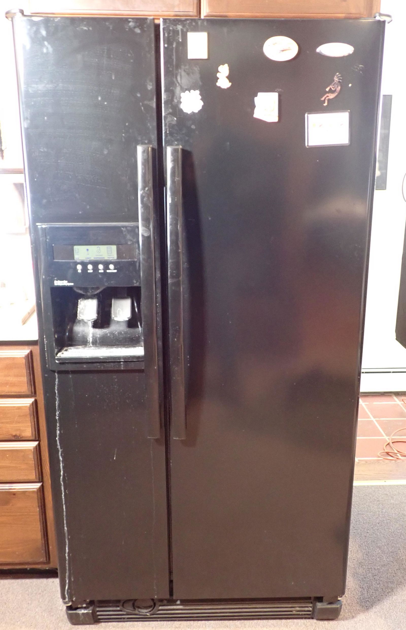 Whirlpool 22 Cu Ft Refrigerator (1 of 7)