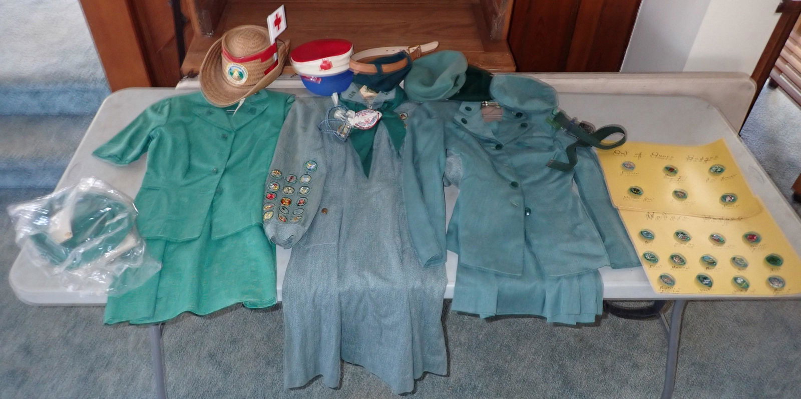 Girl Scout Uniforms Patches Badges & Misc (1 of 6)