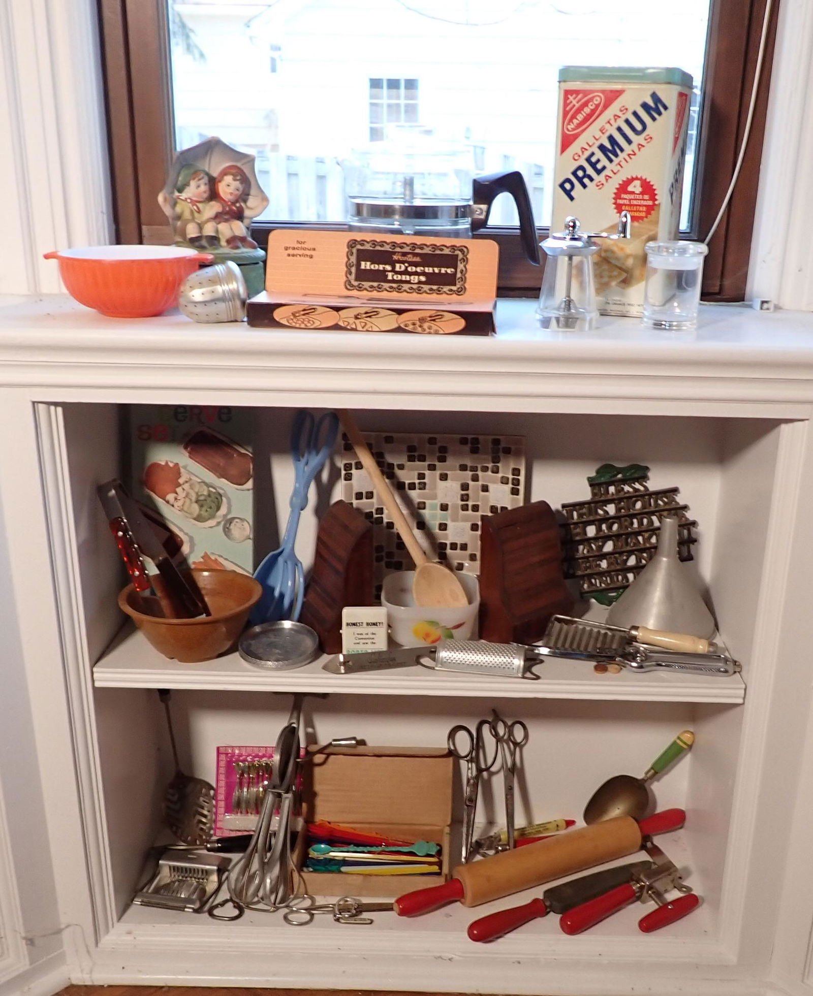 Vintage Kitchenware Pyrex Perculator & Misc (1 of 10)