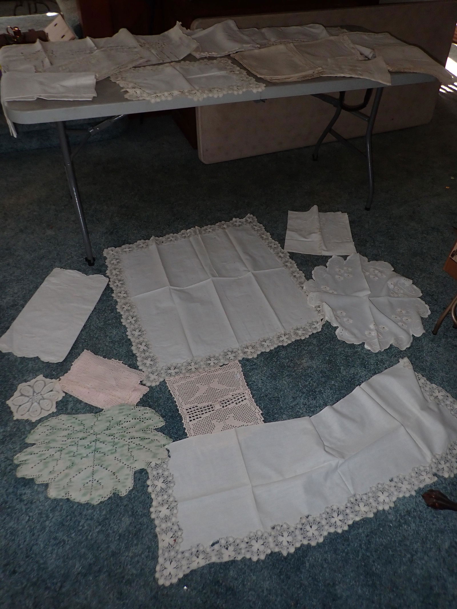 Doilies Tablecloth Misc Linens (1 of 9)