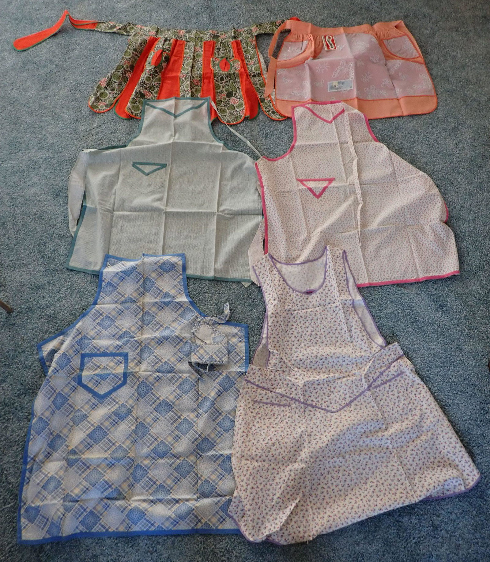 Vintage Aprons incl Taniwha New Old Stock: Getting all pictured