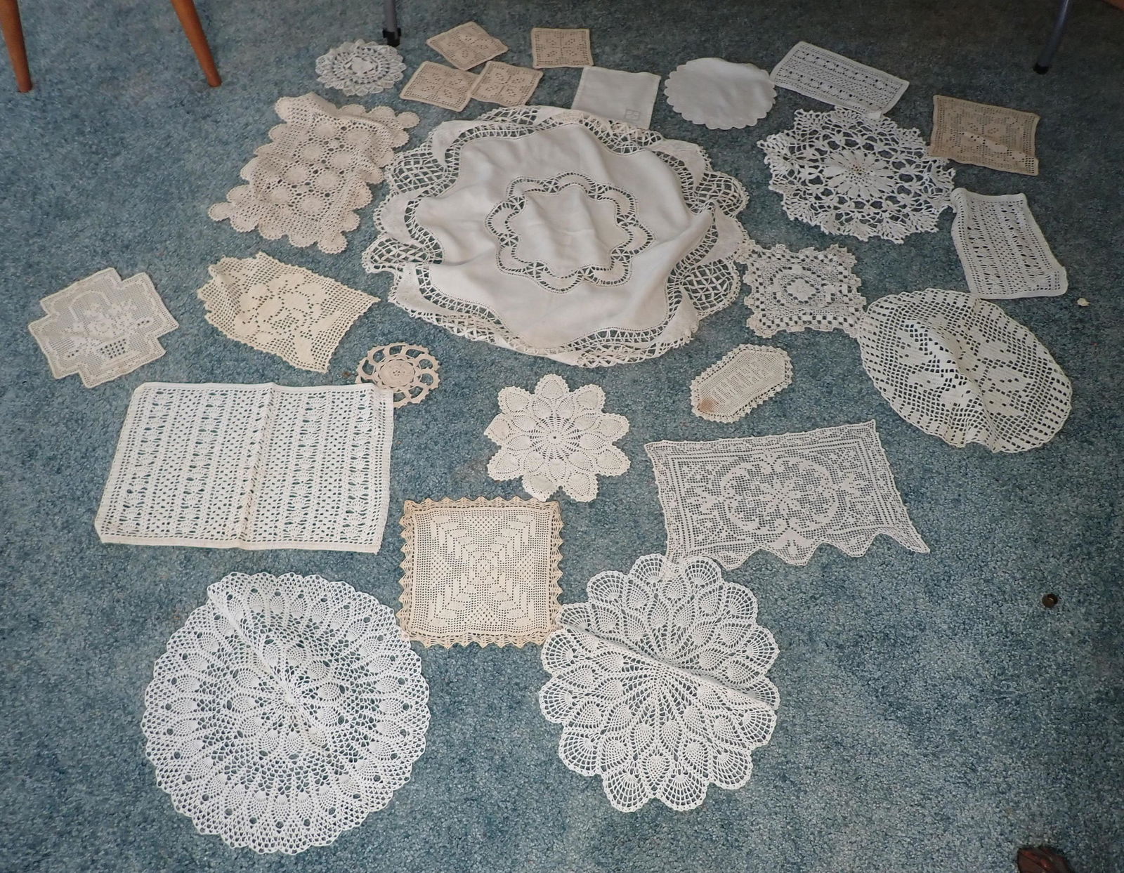 Lot of Misc Doilies (1 of 5)