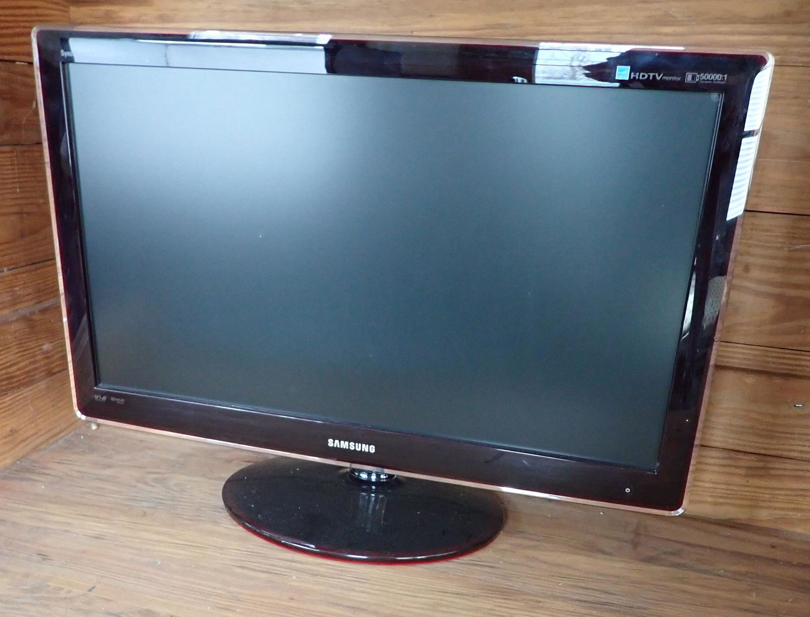 Samsung TV / Computer Monitor (1 of 3)