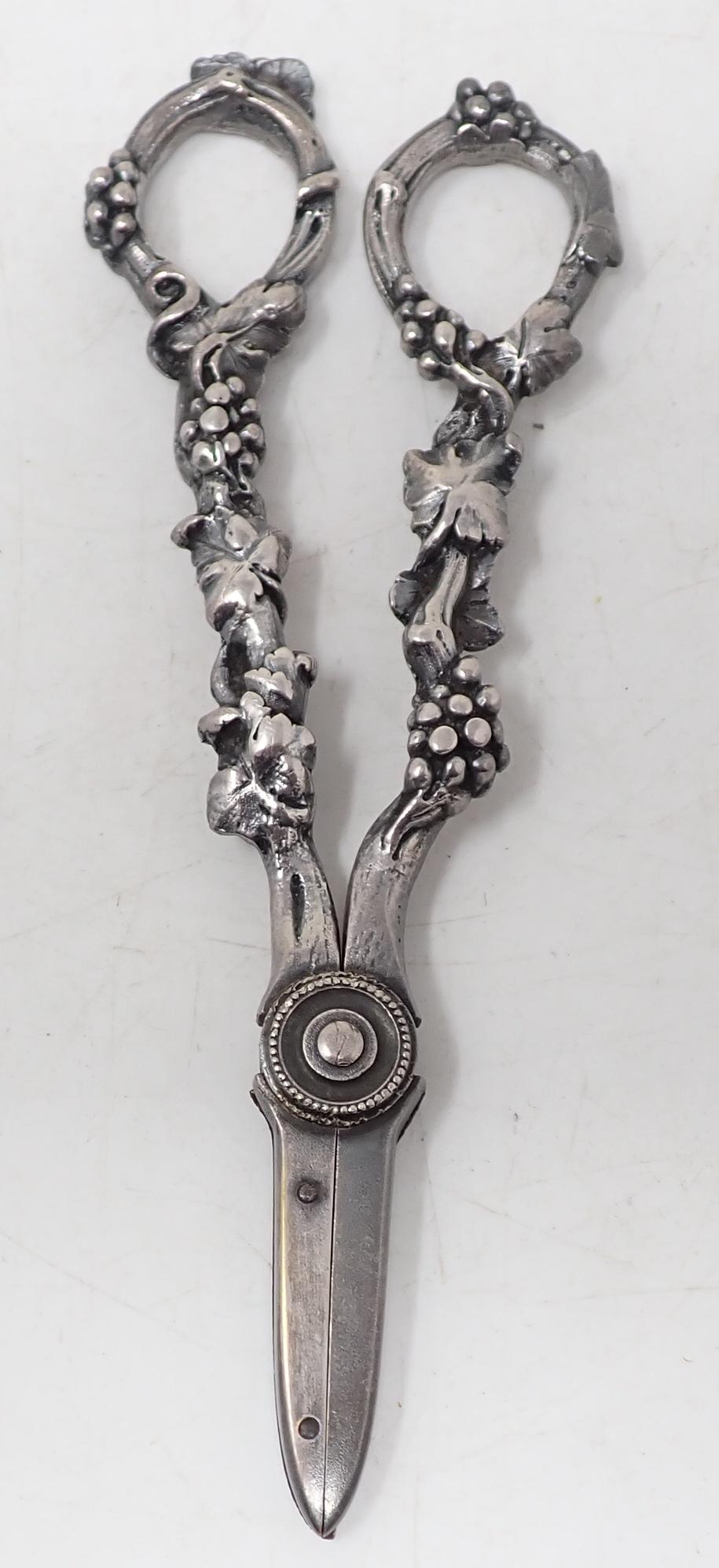 Gorham 050 Shears / Scissors w/ Grape Design (1 of 3)